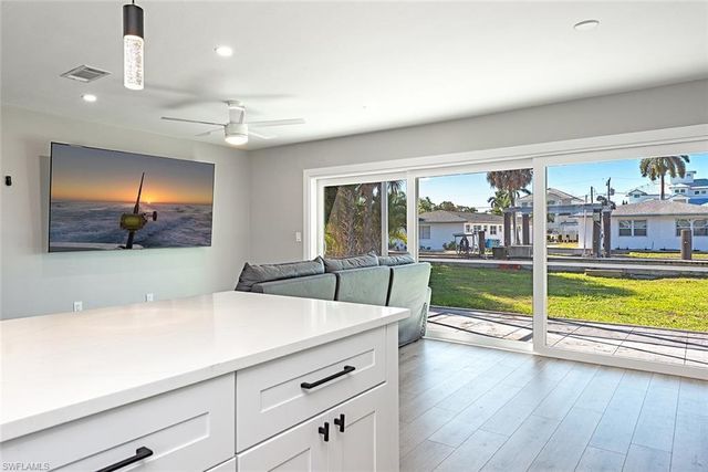 2772 Bayview DR, Naples, FL 34112