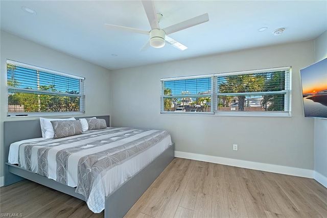 2772 Bayview DR, Naples, FL 34112