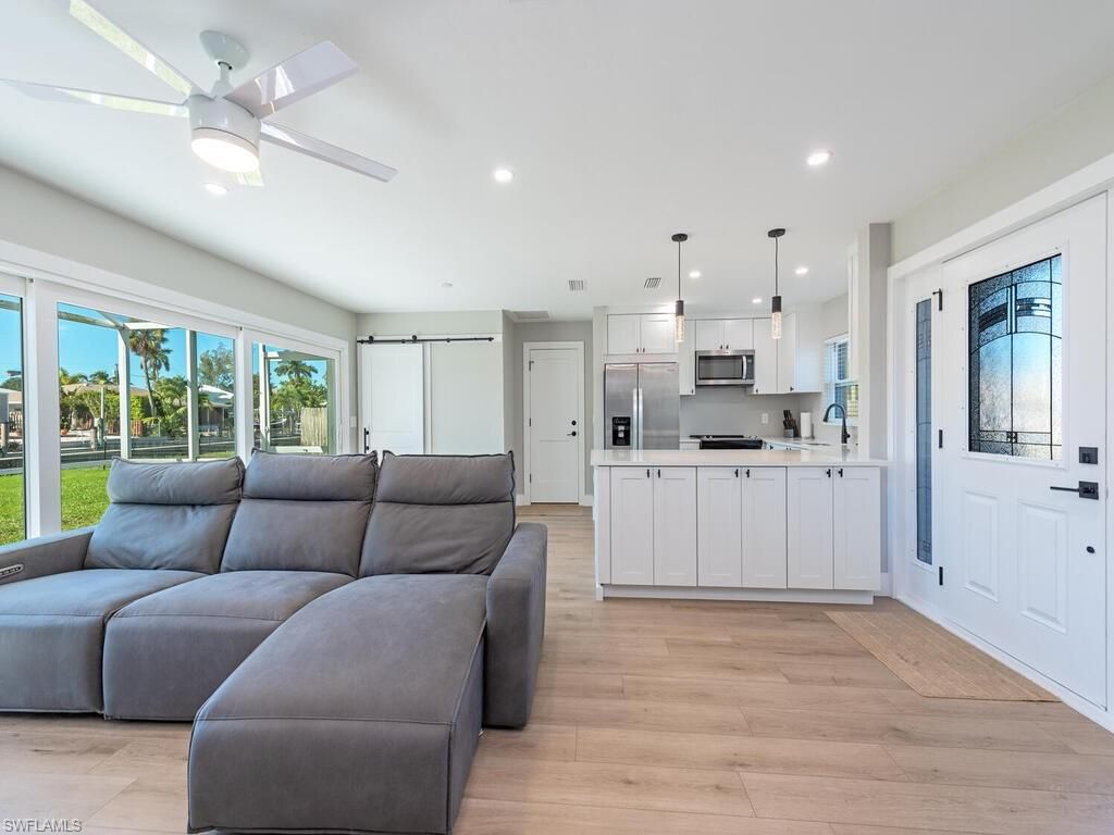 2772 Bayview DR, NAPLES, FL 34112 — photo 2
