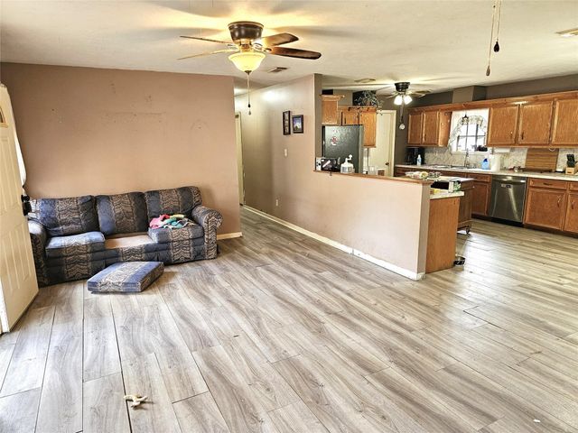 271 Oakwood Lane, Goodrich, TX 77335