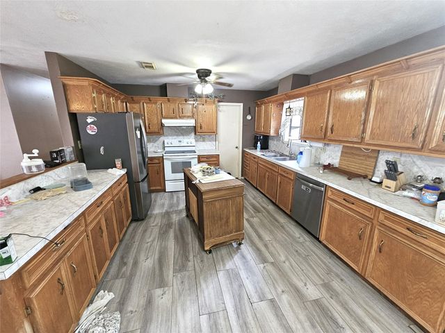 271 Oakwood Lane, Goodrich, TX 77335