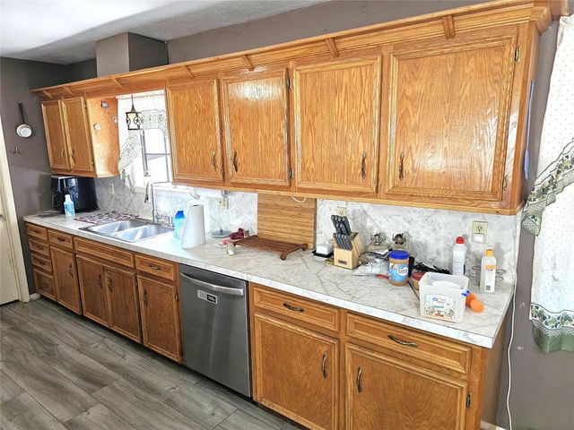 271 Oakwood Lane, Goodrich, TX 77335