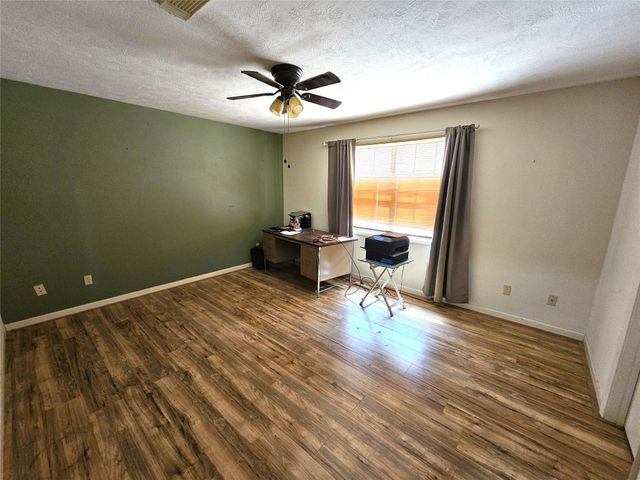 271 Oakwood Lane, Goodrich, TX 77335