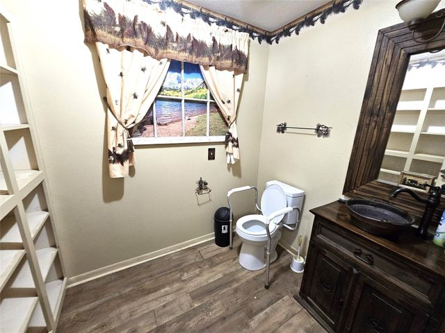 271 Oakwood Lane, Goodrich, TX 77335