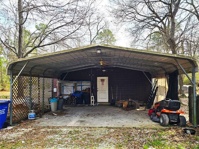 271 Oakwood Lane, Goodrich, TX 77335