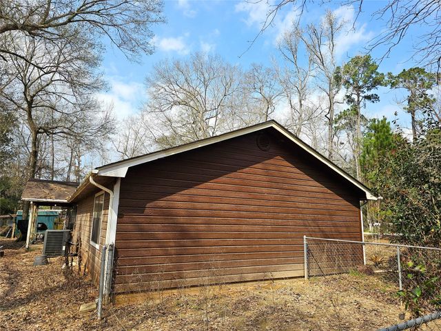 271 Oakwood Lane, Goodrich, TX 77335