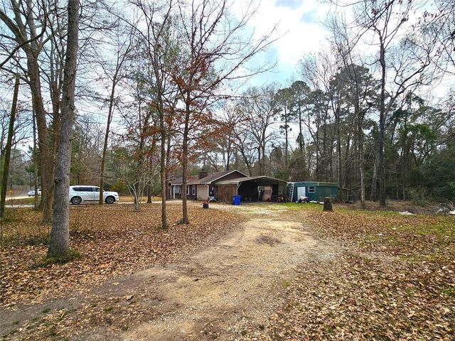 271 Oakwood Lane, Goodrich, TX 77335