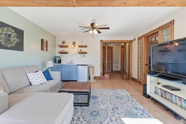 3215 Driftwood Drive, Manhattan, KS 66503