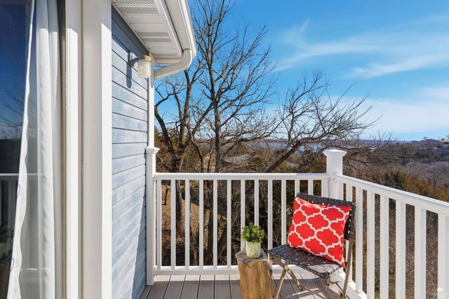 3215 Driftwood Drive, Manhattan, KS 66503