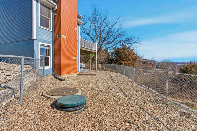 3215 Driftwood Drive, Manhattan, KS 66503