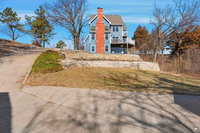 3215 Driftwood Drive, Manhattan, KS 66503