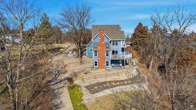 3215 Driftwood Drive, Manhattan, KS 66503