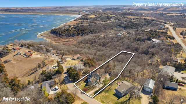3215 Driftwood Drive, Manhattan, KS 66503