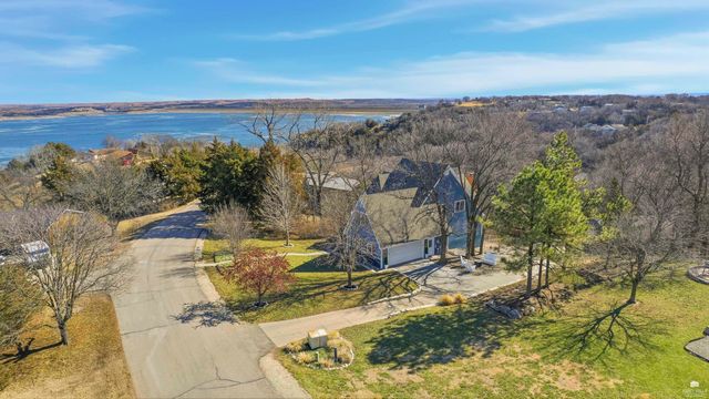 3215 Driftwood Drive, Manhattan, KS 66503