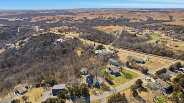 3215 Driftwood Drive, Manhattan, KS 66503