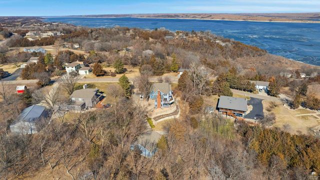 3215 Driftwood Drive, Manhattan, KS 66503