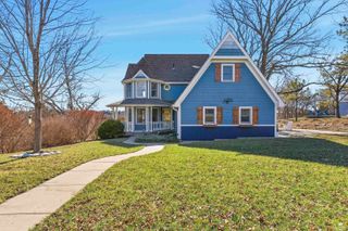 3215 Driftwood Drive, Manhattan, KS 66503