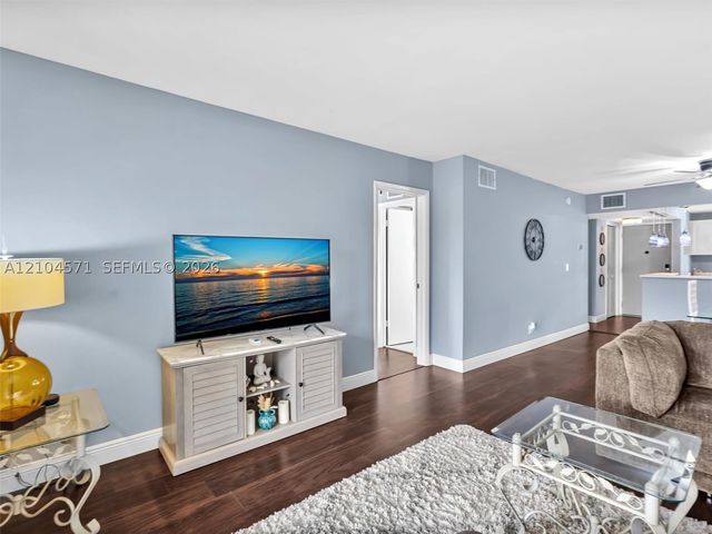 700 SE 6th Ave 201, Deerfield Beach, FL 33441