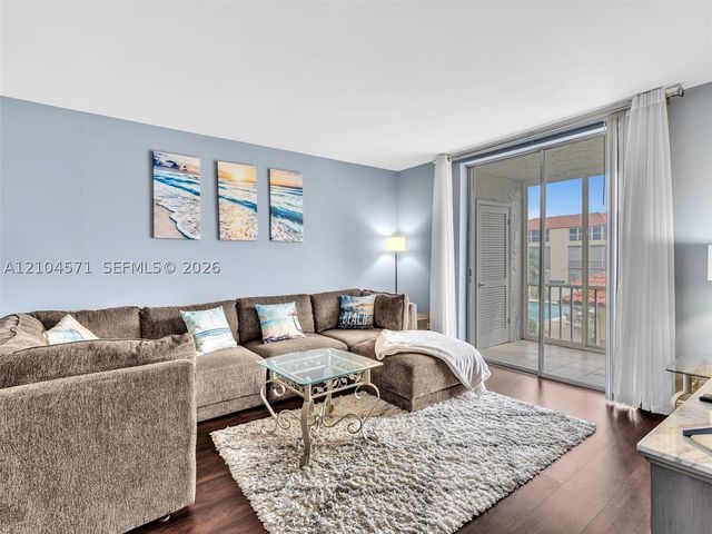 700 SE 6th Ave 201, Deerfield Beach, FL 33441