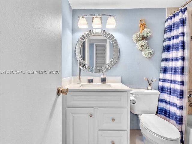 700 SE 6th Ave 201, Deerfield Beach, FL 33441