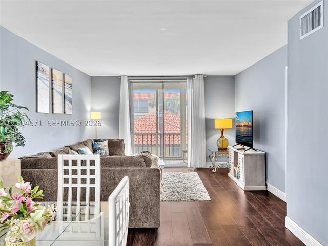 700 SE 6th Ave 201, Deerfield Beach, FL 33441