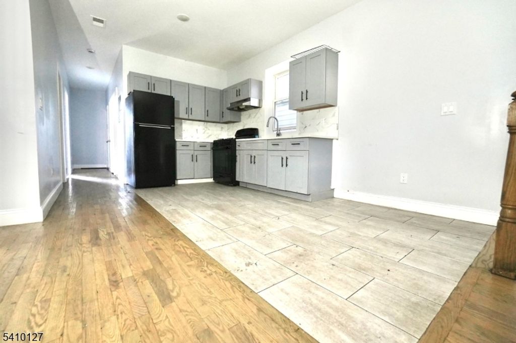 233 Bayview Ave, Jersey City, NJ 07305 — photo 2