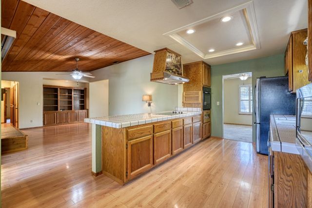 2535 Buckeye Dr, Rocklin, CA 95677