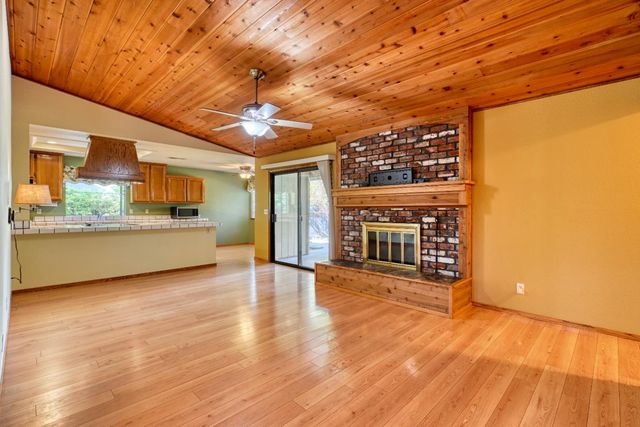 2535 Buckeye Dr, Rocklin, CA 95677