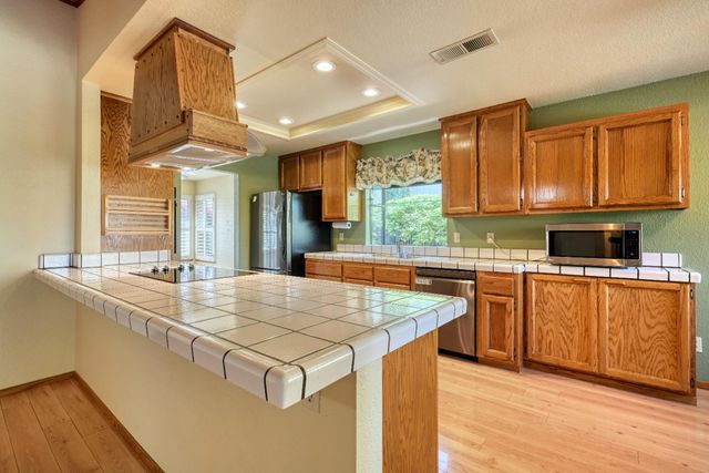 2535 Buckeye Dr, Rocklin, CA 95677