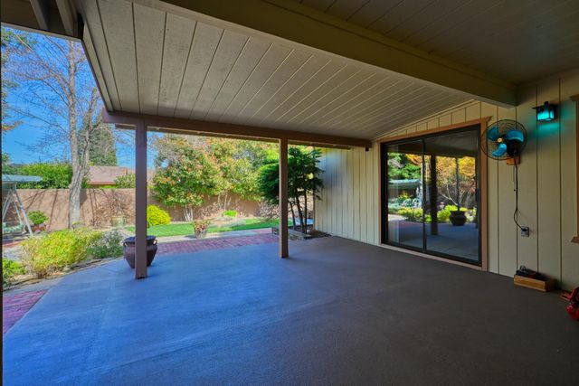 2535 Buckeye Dr, Rocklin, CA 95677