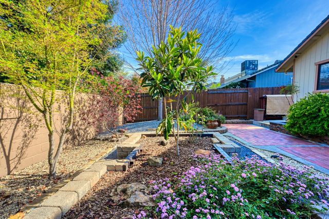 2535 Buckeye Dr, Rocklin, CA 95677