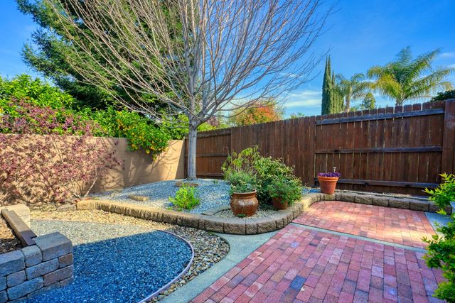 2535 Buckeye Dr, Rocklin, CA 95677