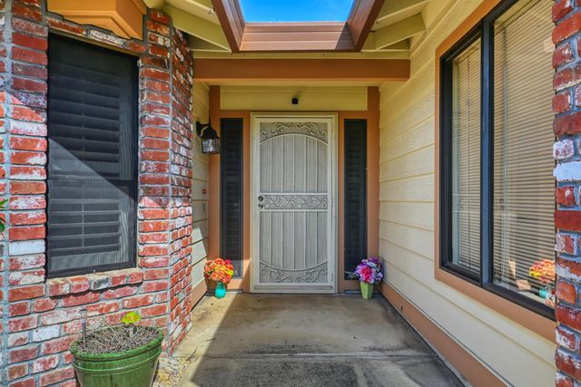 2535 Buckeye Dr, Rocklin, CA 95677