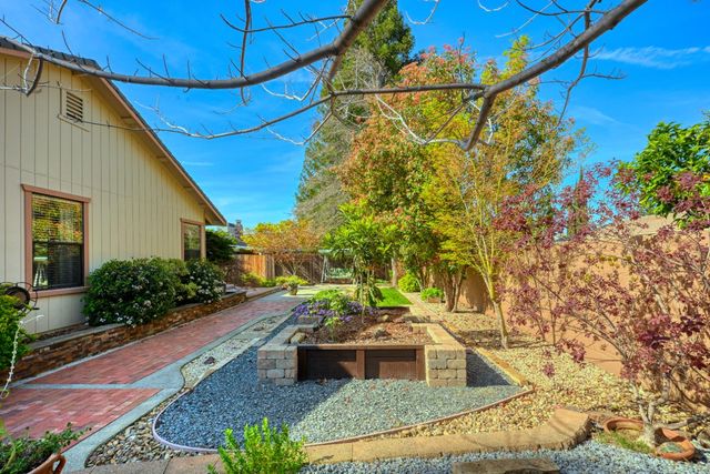 2535 Buckeye Dr, Rocklin, CA 95677