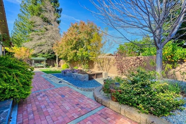 2535 Buckeye Dr, Rocklin, CA 95677