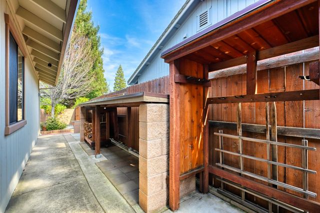 2535 Buckeye Dr, Rocklin, CA 95677