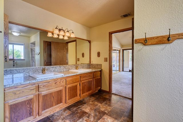 2535 Buckeye Dr, Rocklin, CA 95677