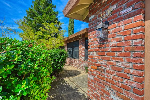 2535 Buckeye Dr, Rocklin, CA 95677
