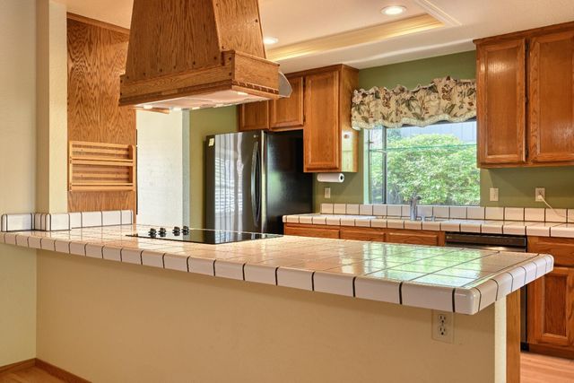 2535 Buckeye Dr, Rocklin, CA 95677