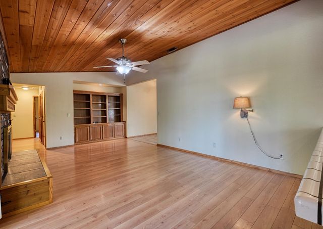 2535 Buckeye Dr, Rocklin, CA 95677