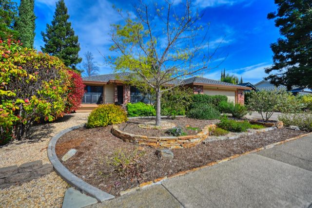 2535 Buckeye Dr, Rocklin, CA 95677