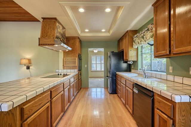 2535 Buckeye Dr, Rocklin, CA 95677