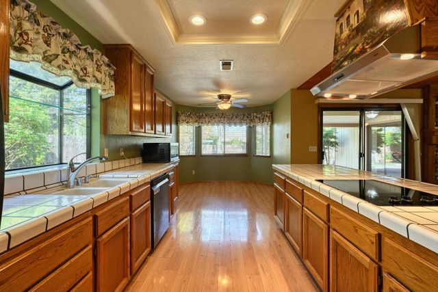 2535 Buckeye Dr, Rocklin, CA 95677