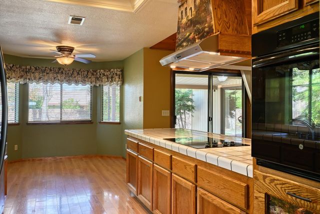 2535 Buckeye Dr, Rocklin, CA 95677