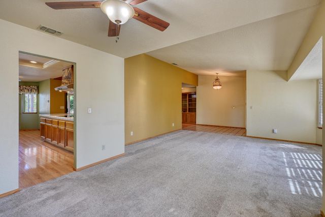 2535 Buckeye Dr, Rocklin, CA 95677