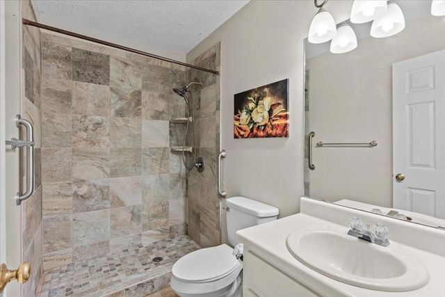 121 Woodleigh Rd, Dothan, AL 36305