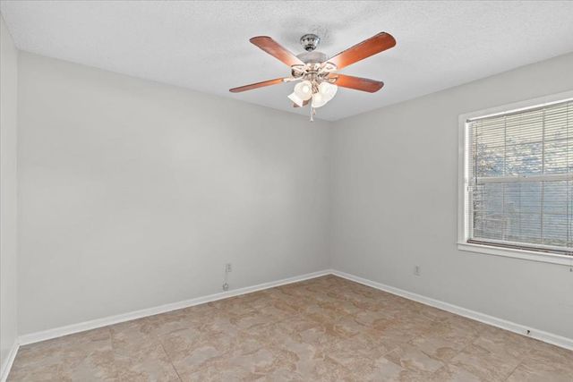 121 Woodleigh Rd, Dothan, AL 36305