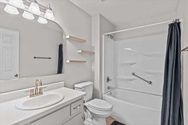 121 Woodleigh Rd, Dothan, AL 36305