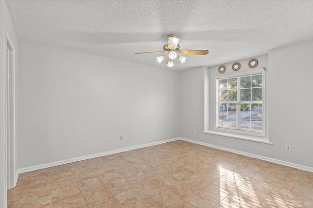 121 Woodleigh Rd, Dothan, AL 36305