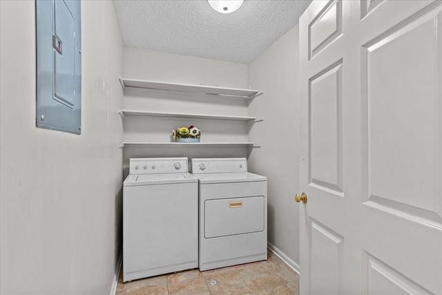 121 Woodleigh Rd, Dothan, AL 36305